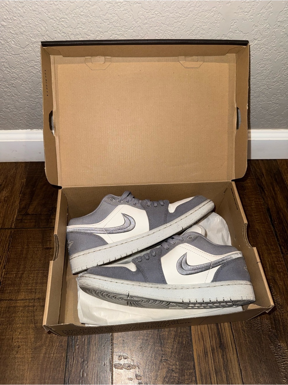 Air Jordan 1 Low SE - Picture 6 of 8